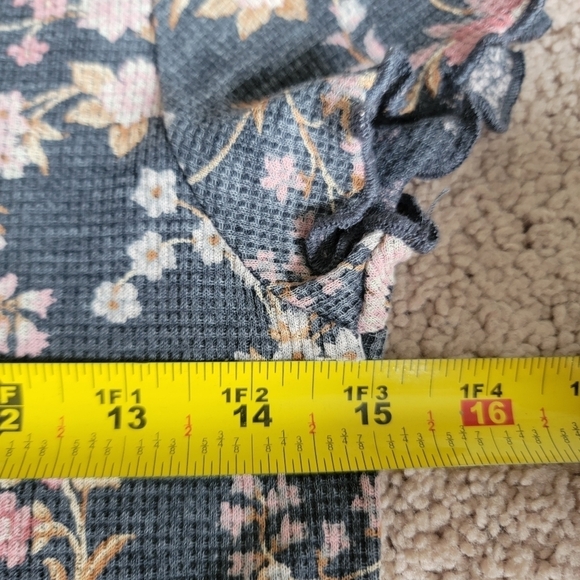 2/$20 American Eagle Short Sleeve Top S - Picture 6 of 8